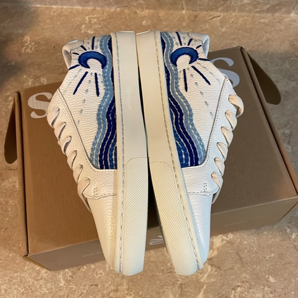 Soludos Cream Sneakers with Sun and Wave Design - Picture 4 of 6